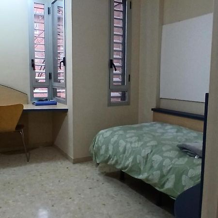 Larru Los Bermejales Residencia Universitaria Séville Extérieur photo